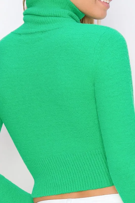 LEX FUZZY TURTLE NECK CROP TOP