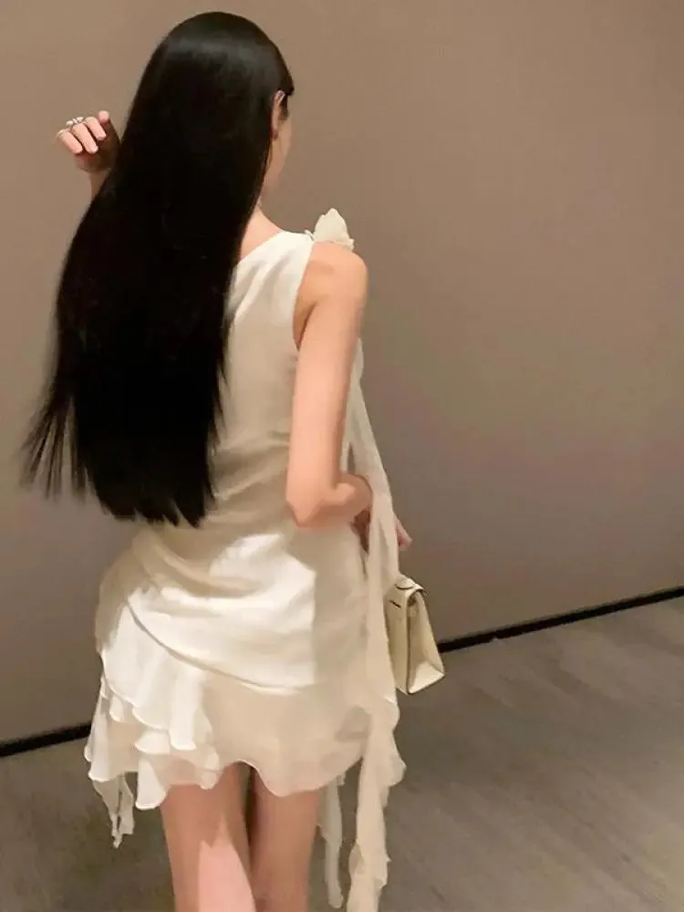 New Women Summer Fashion White Sexy Club Sleeveless Backless Slim Pleated Mini Dress Slanted Shoulder Elegant Party Short Dress