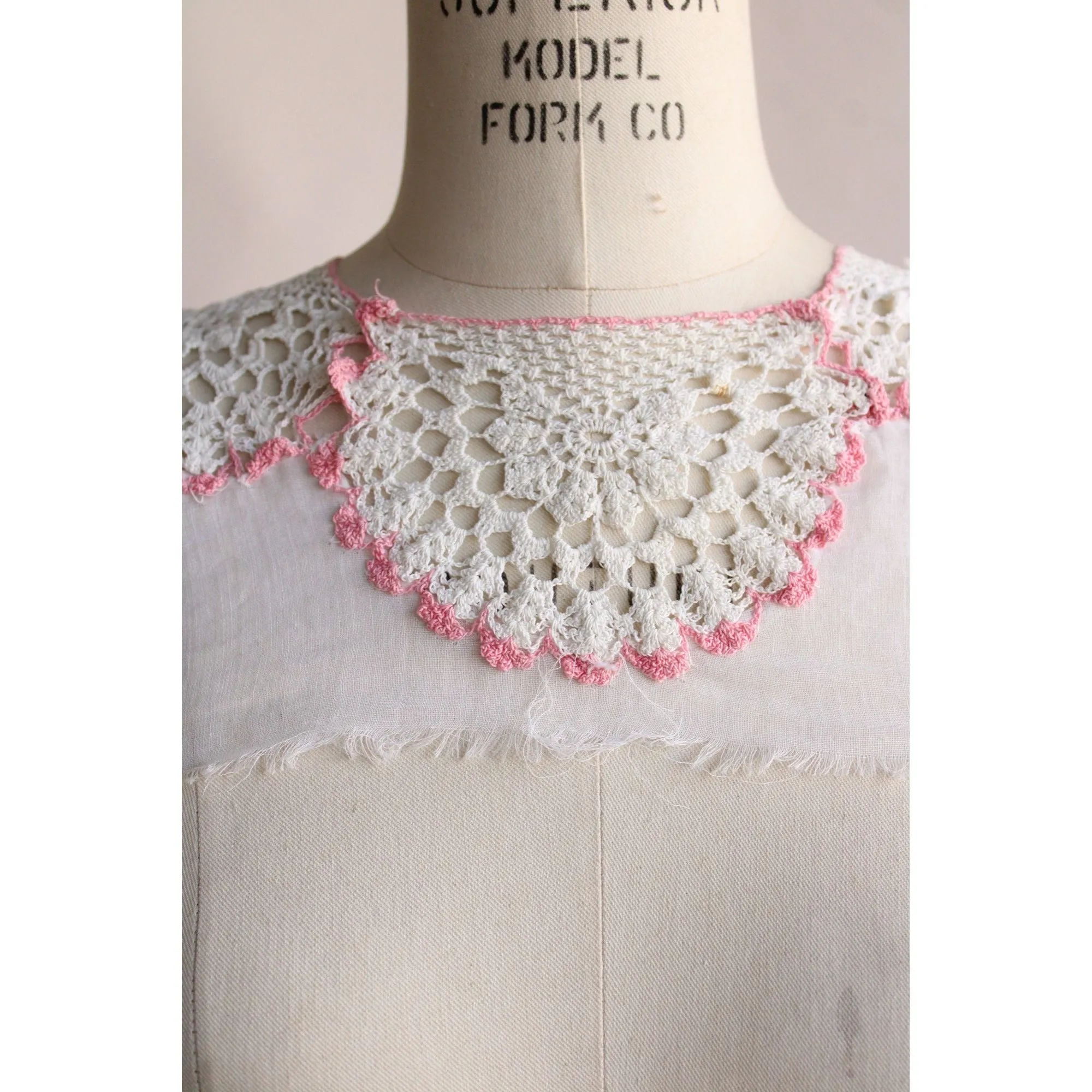 Vintage Edwardian White Crochet Lace Applique With Pink Trim