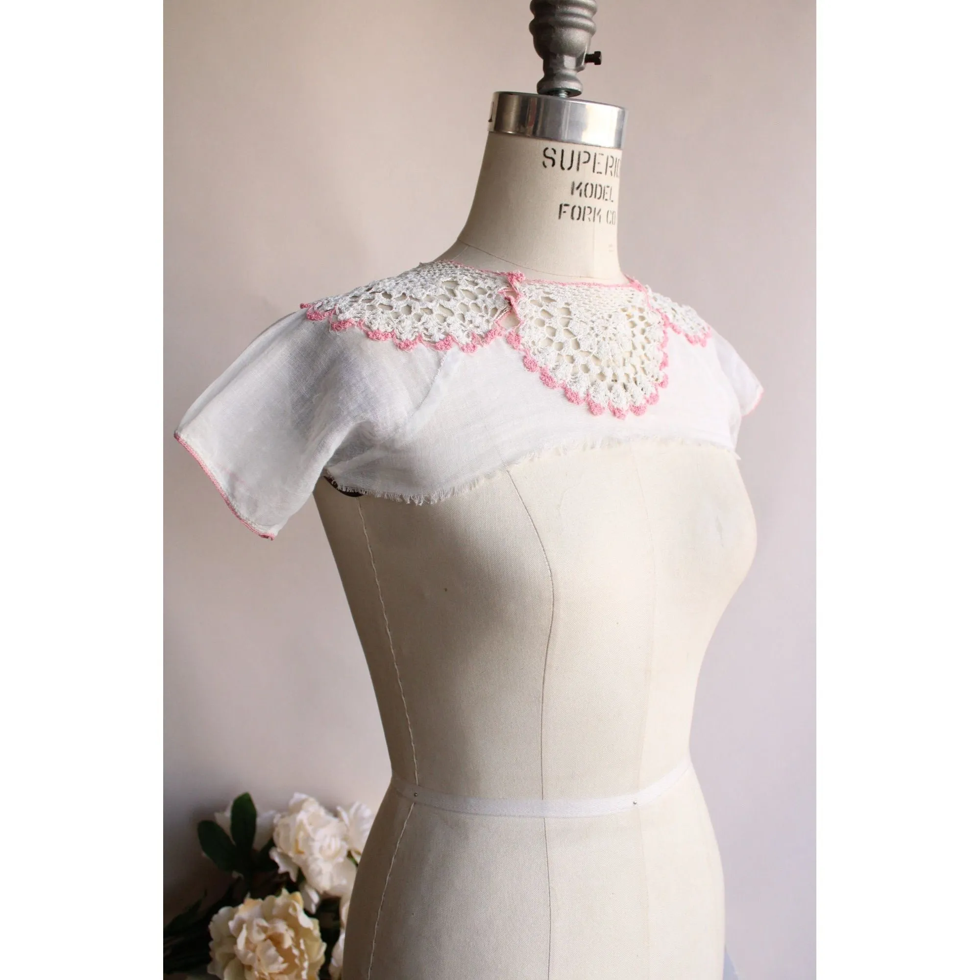 Vintage Edwardian White Crochet Lace Applique With Pink Trim